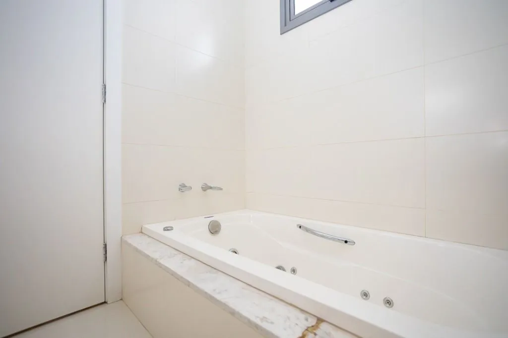 Apartamento com 3 quartos e 160 m², cozinha com fogão a gás — photo 14