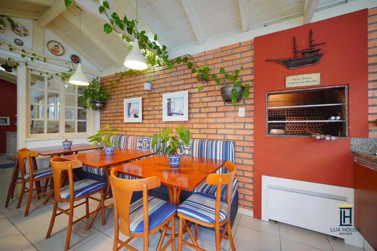 Furnished house, 450 m², with a grill on the balcony