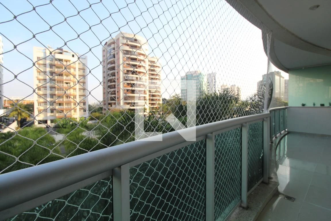 Apartamento sem mobília com varanda e 3 quartos — photo 12
