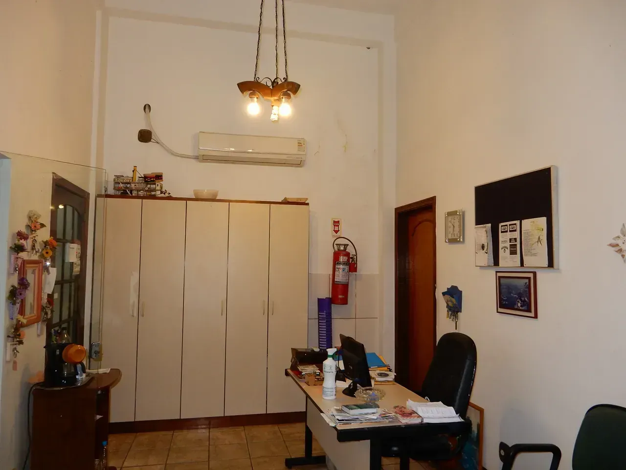 Casa sem mobília com 1 dormitório e 2 banheiros