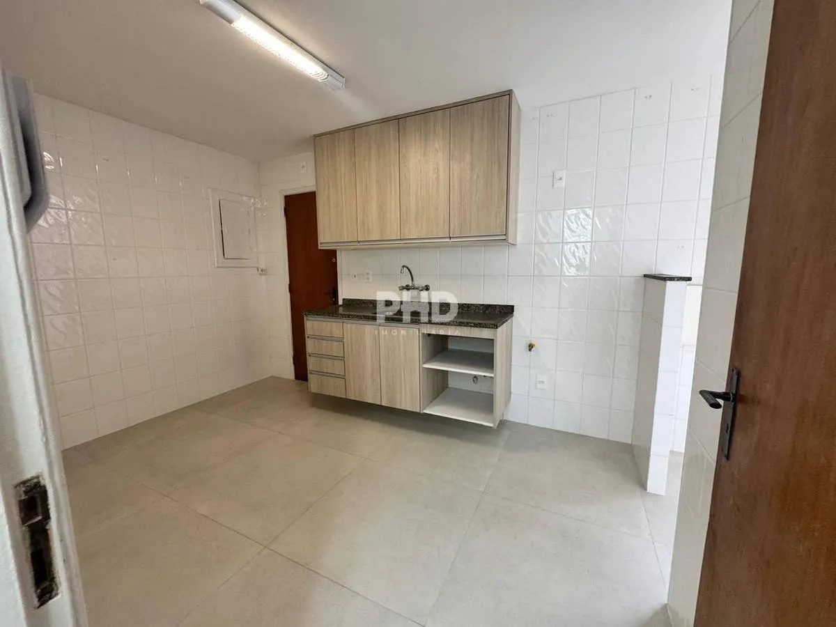Apartment, 183 m², with a grill on the balcony — photo 2