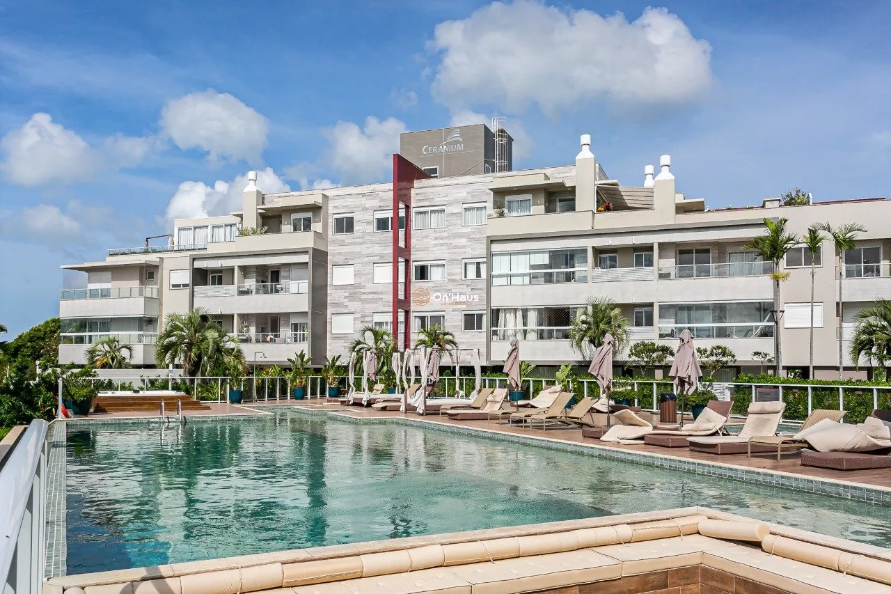 3-bedroom apartment in a building with a pool — photo 4