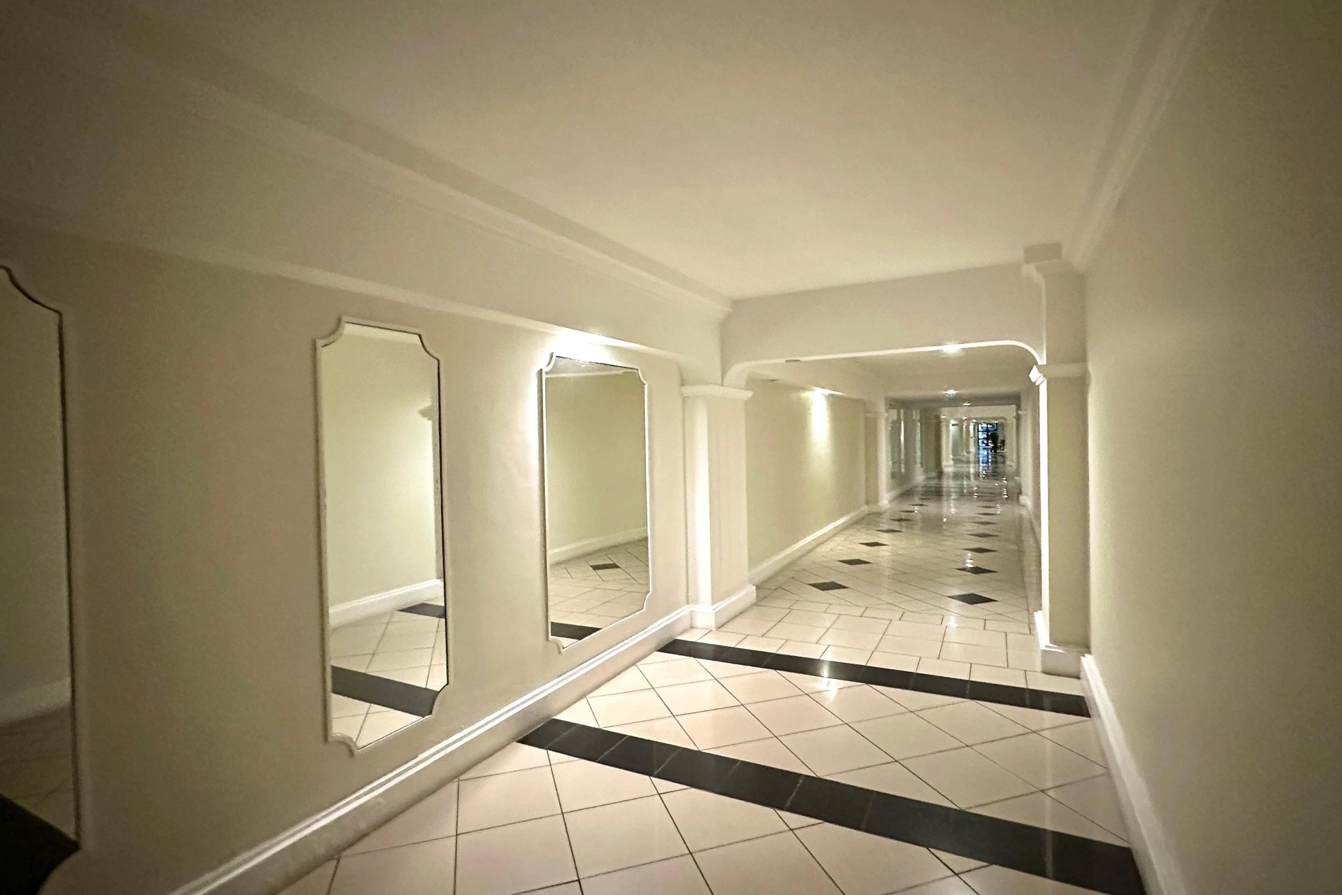 Furnished apartment with an open kitchen and 2 en-suite bedrooms — photo 25