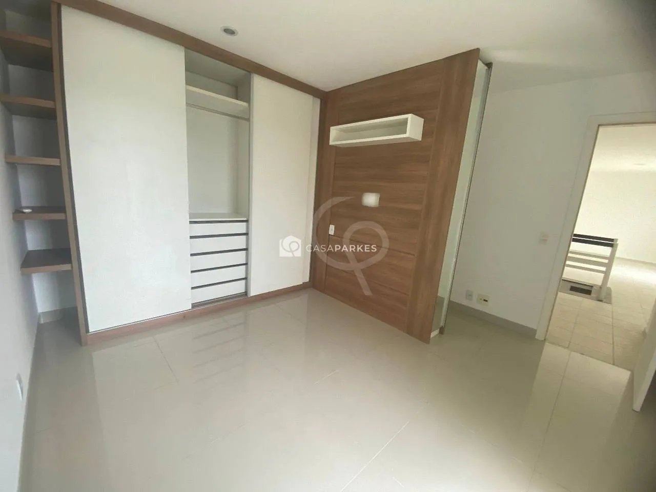 Apartment on the 9th floor with a glass-enclosed balcony — photo 4