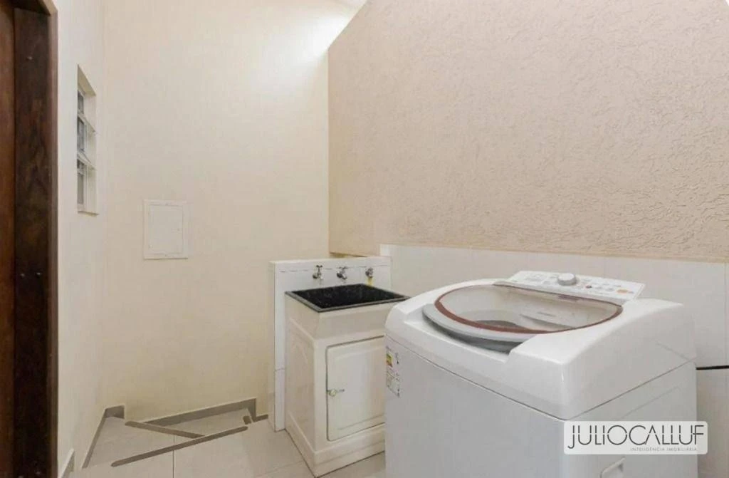 4-bedroom house with a washing machine in Curitiba — photo 43
