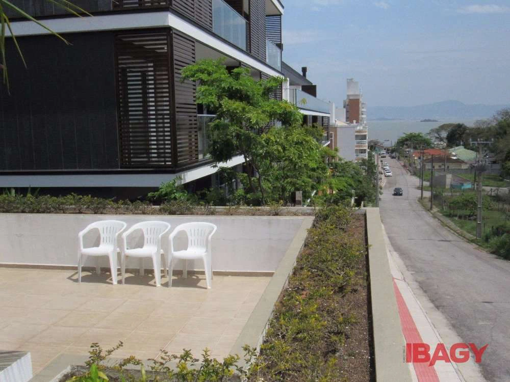 Будинок на 4 спальні, 1 ванна в сьюті та 380 м² з балконом — photo 4