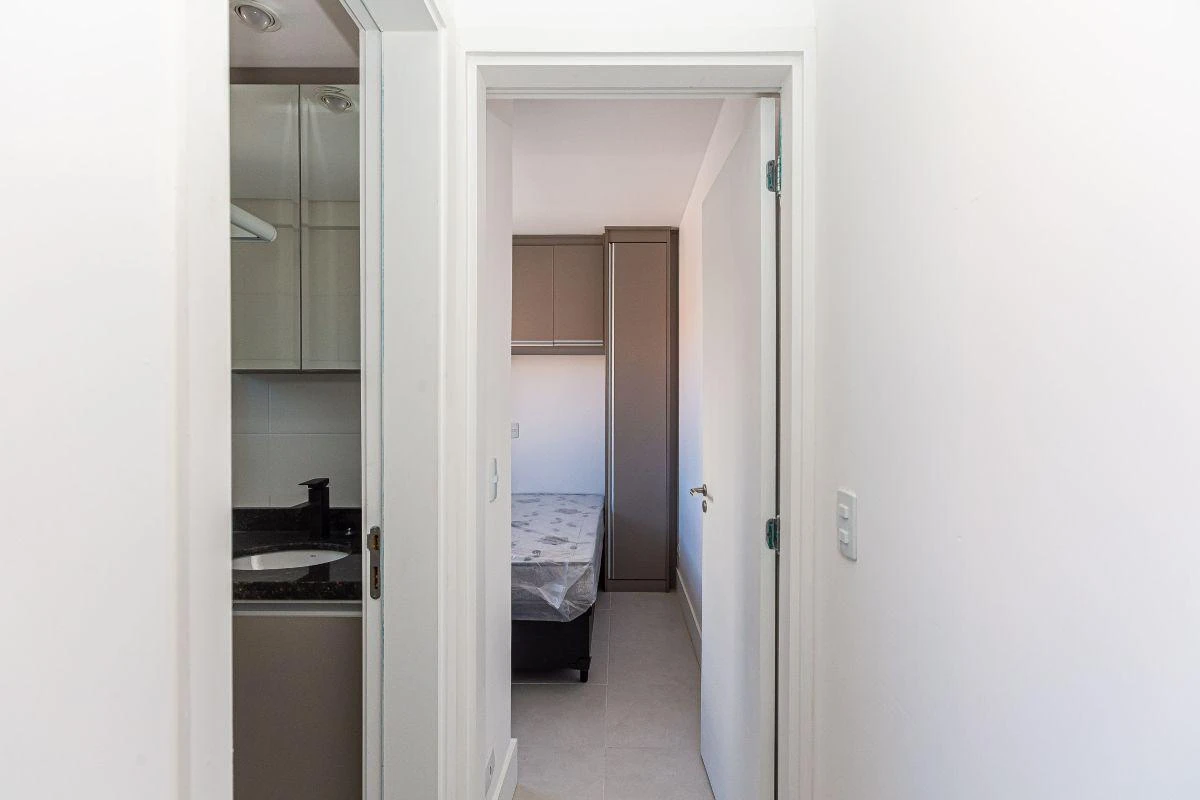 Furnished 1-bedroom apartment with open-plan kitchen 35 m² — photo 18