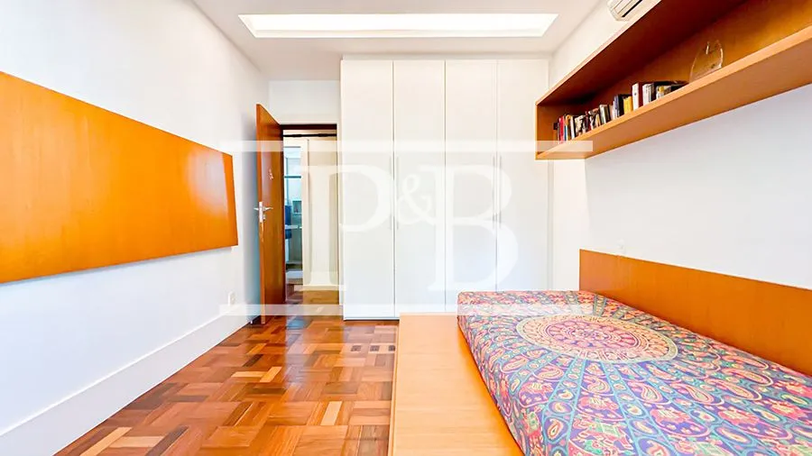 Unfurnished 4-bedroom apartment 200 m² with open-plan kitchen — photo 12