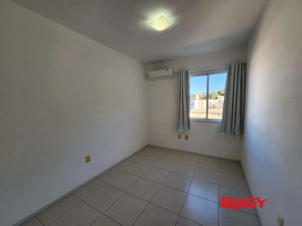 2-bedroom apartment in a building with a gym — photo 3