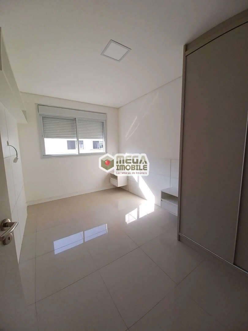 3-bedroom apartment in a building with a pool — photo 5