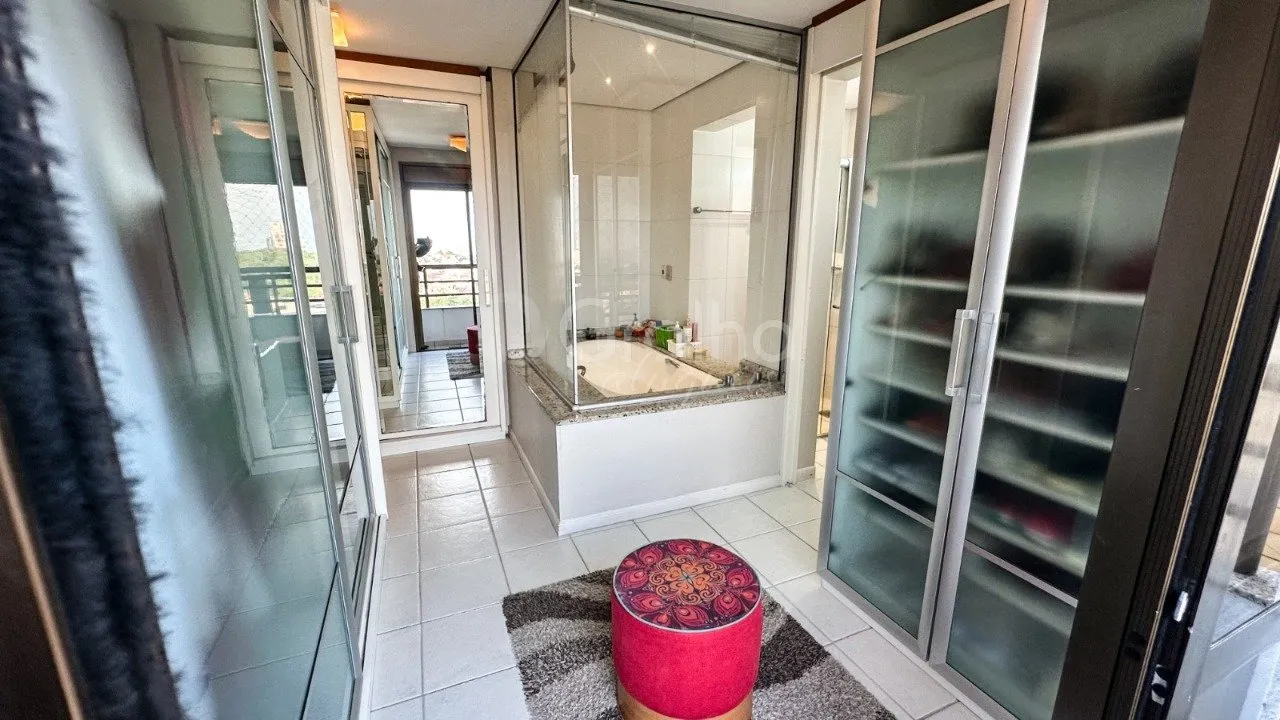 Furnished 3-bedroom apartment with an open-plan kitchen — photo 9