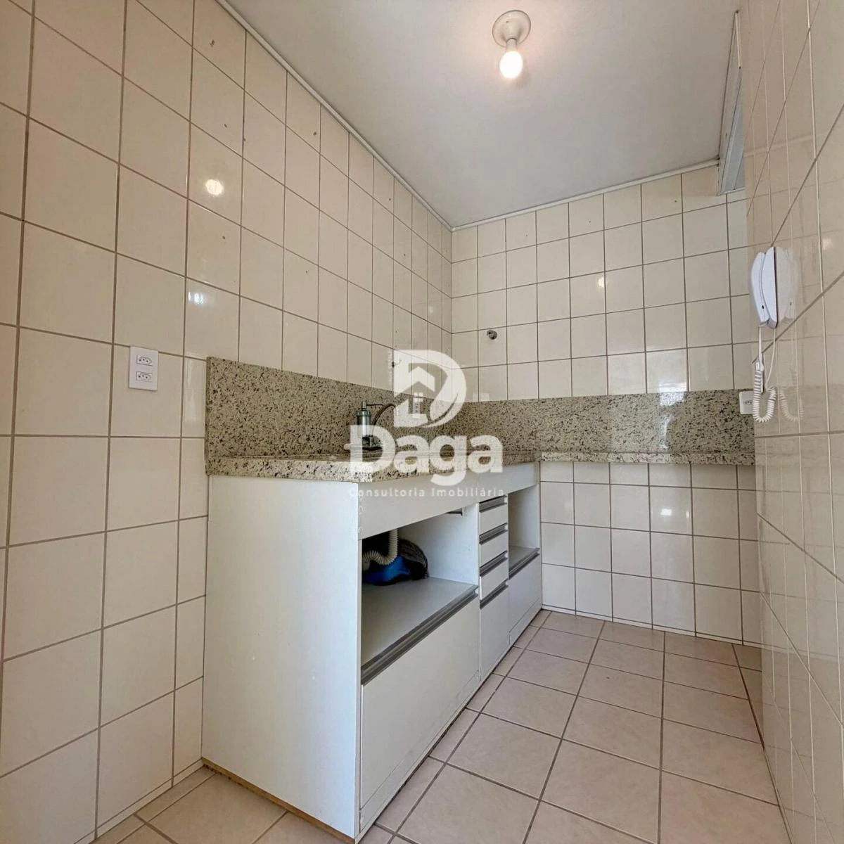 2-bedroom apartment with a separate kitchen and parking — photo 3