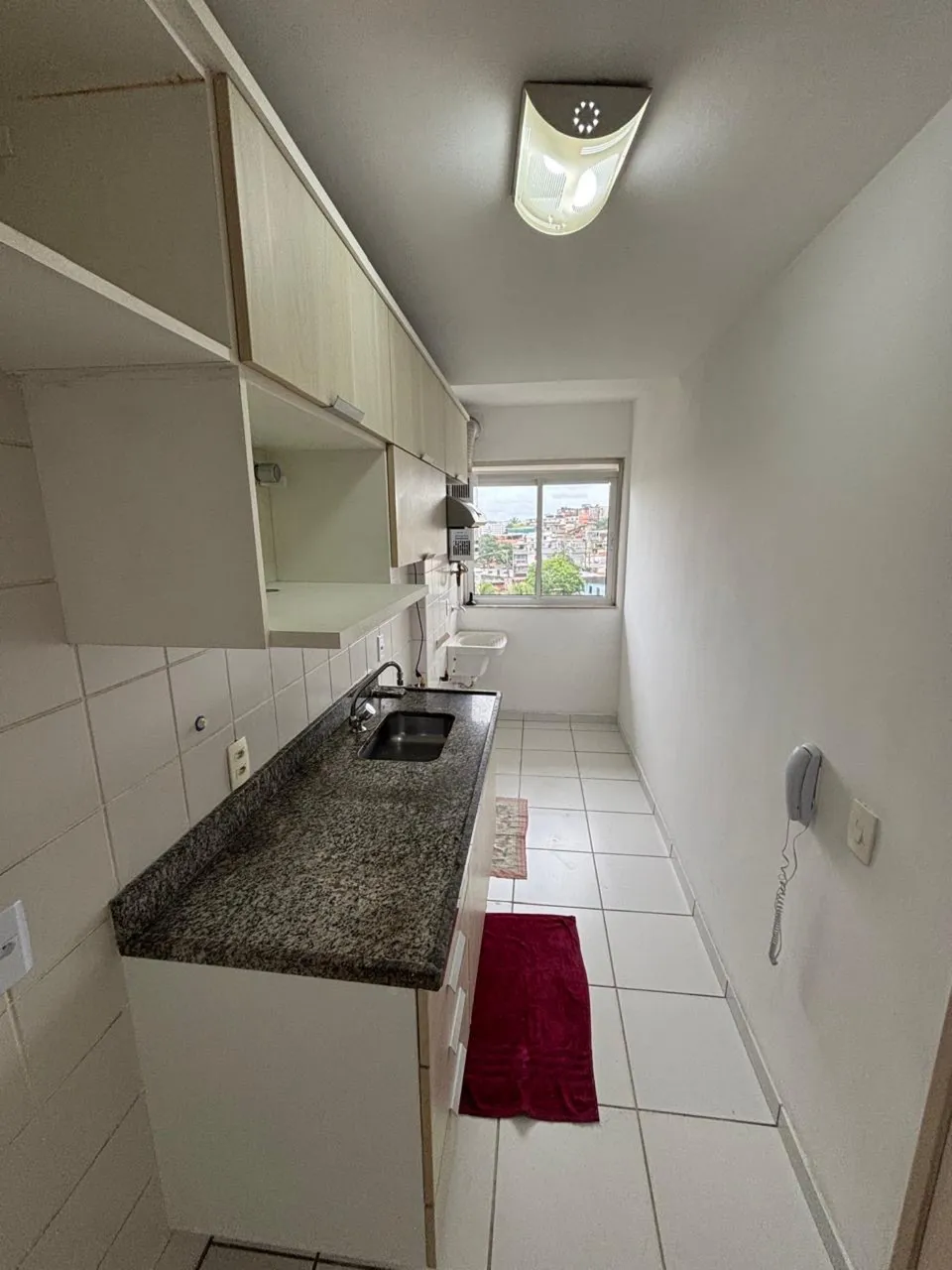 Apartamento vazio com 2 quartos e varanda — photo 2
