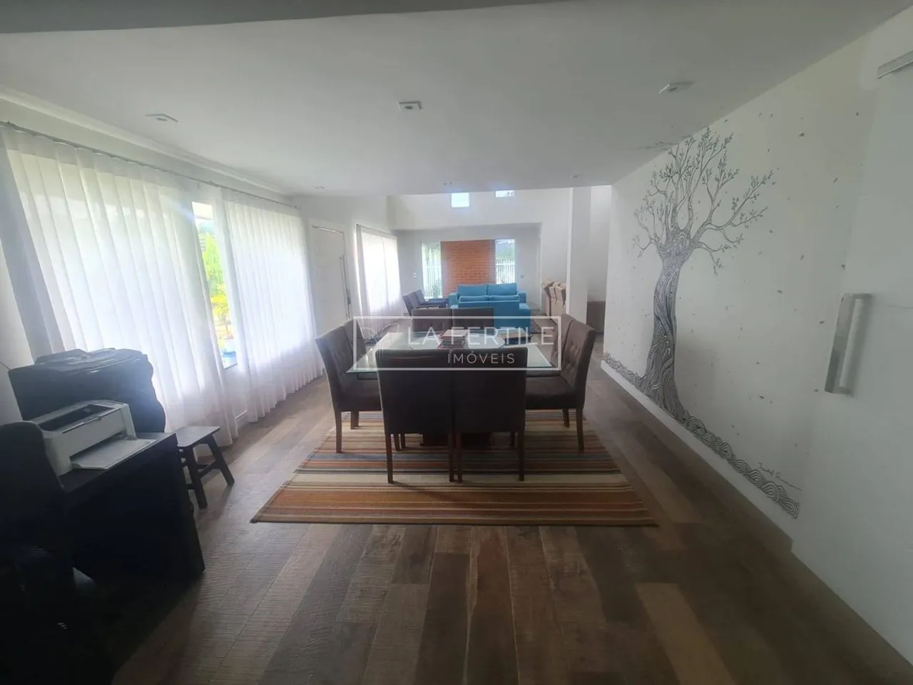 House with 3 bedrooms and floor-to-ceiling windows — photo 6