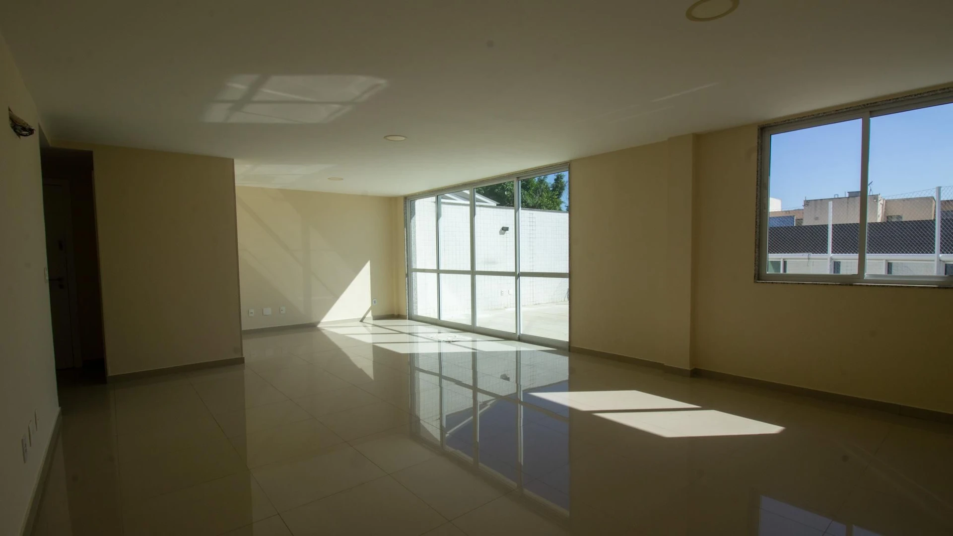Apartamento com 3 suítes e 4 banheiros com varanda