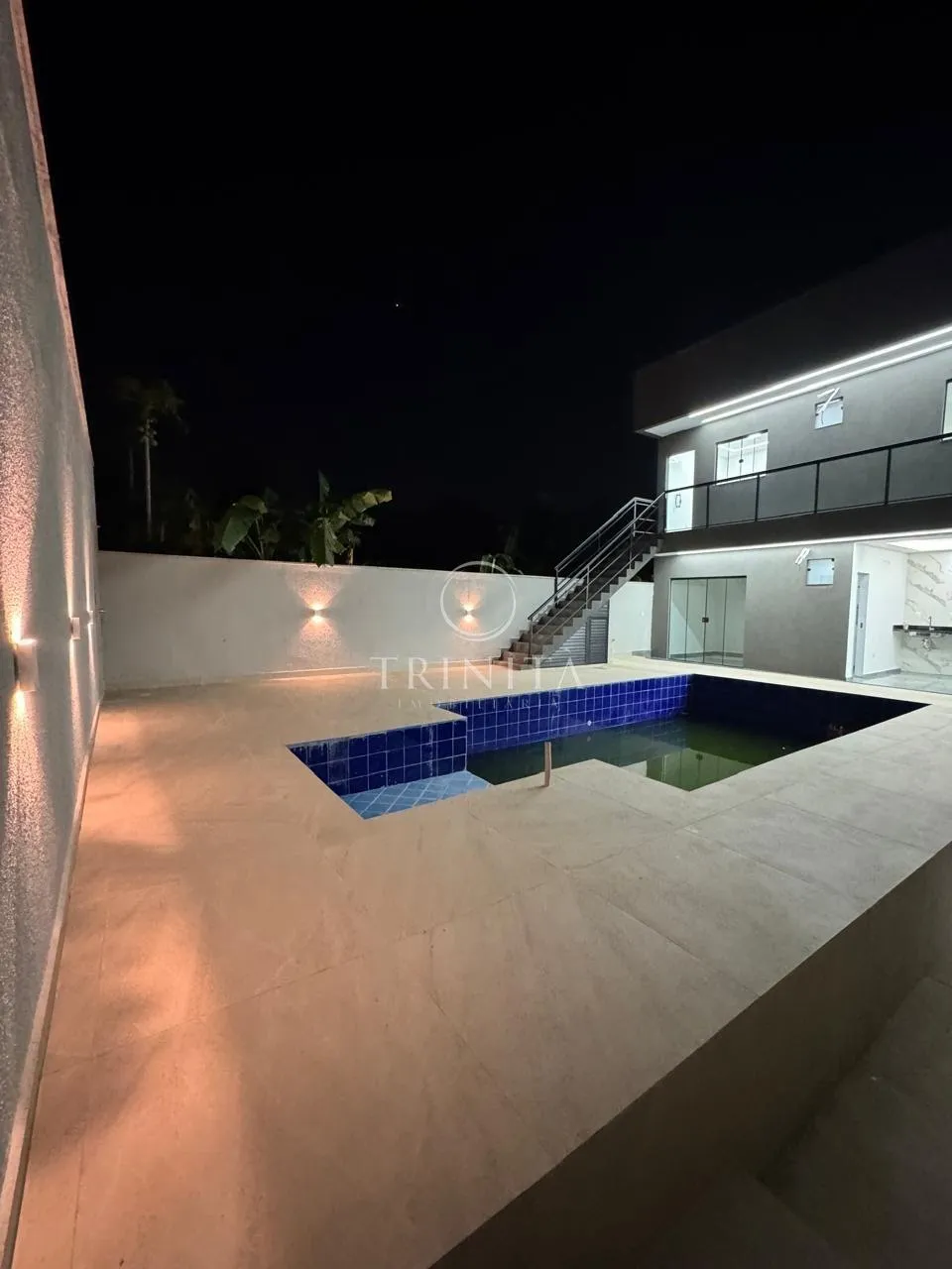 5 quartos e janelas do piso ao teto: casa de 350 m² — photo 10
