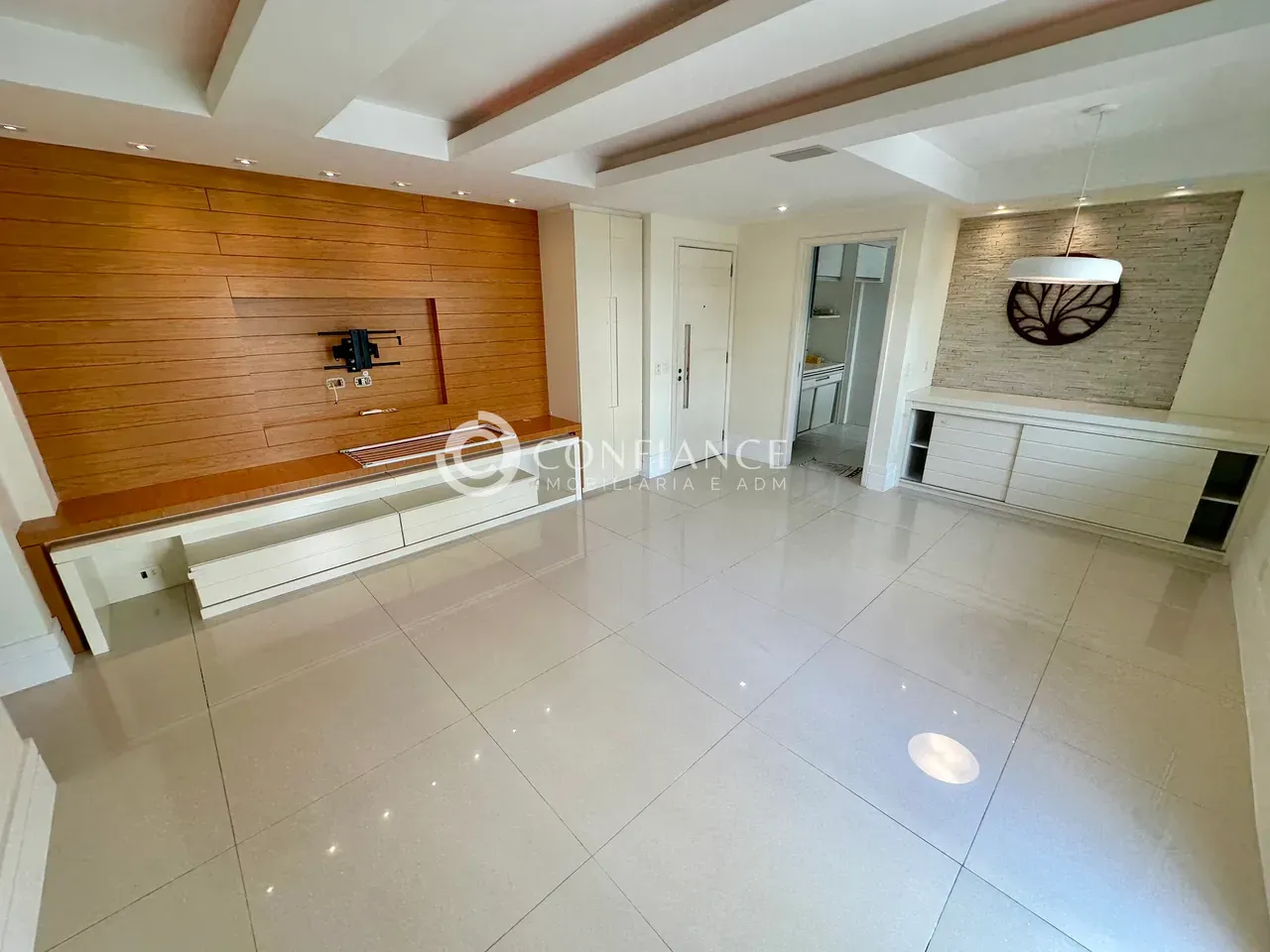 2-bedroom apartment with 2 bathrooms and a balcony — photo 4