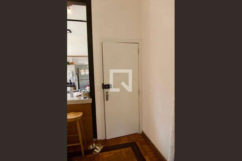 Furnished 1-bedroom apartment with an open-plan kitchen — photo 25