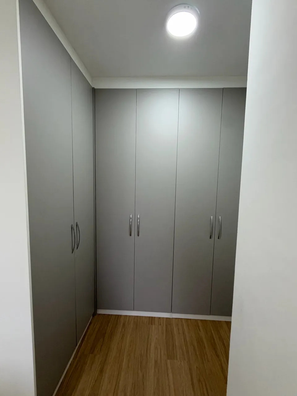 3-bedroom apartment in a building with a gym — photo 9