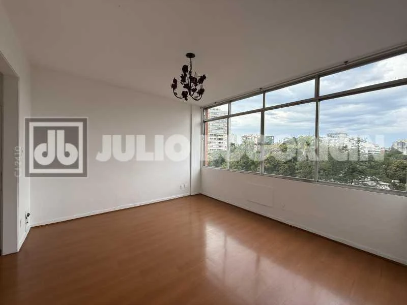 100 m² 3-bedroom apartment with 1 parking space