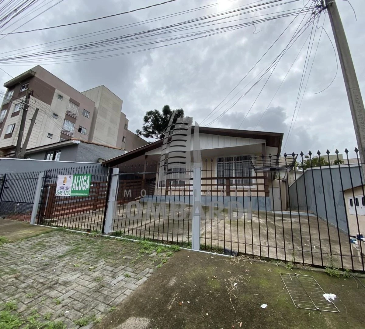 Wood or laminate floors in a 3-bedroom house, 100 m² — photo 10