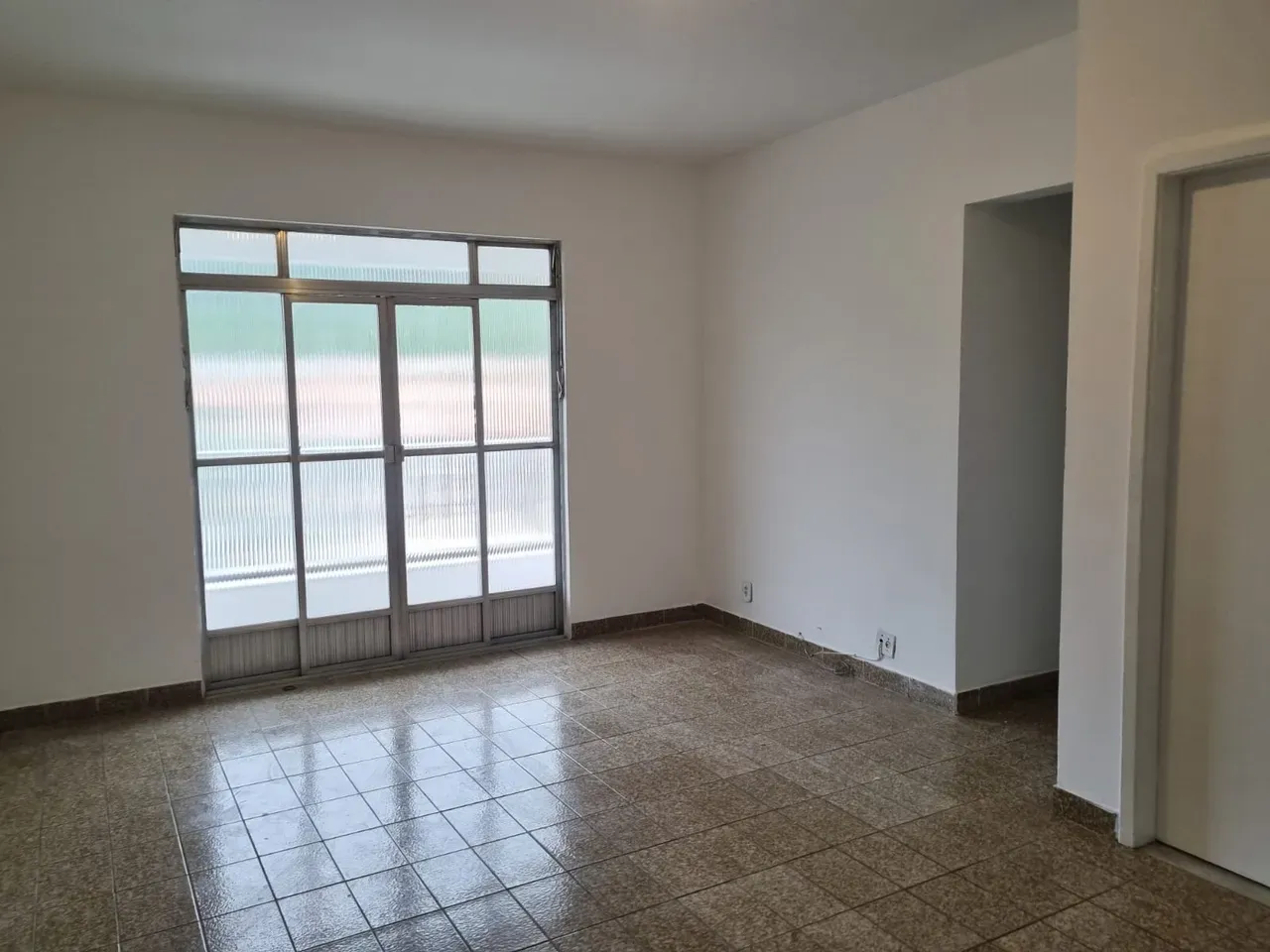 2-bedroom apartment with a suite and 1 bathroom, 2nd floor