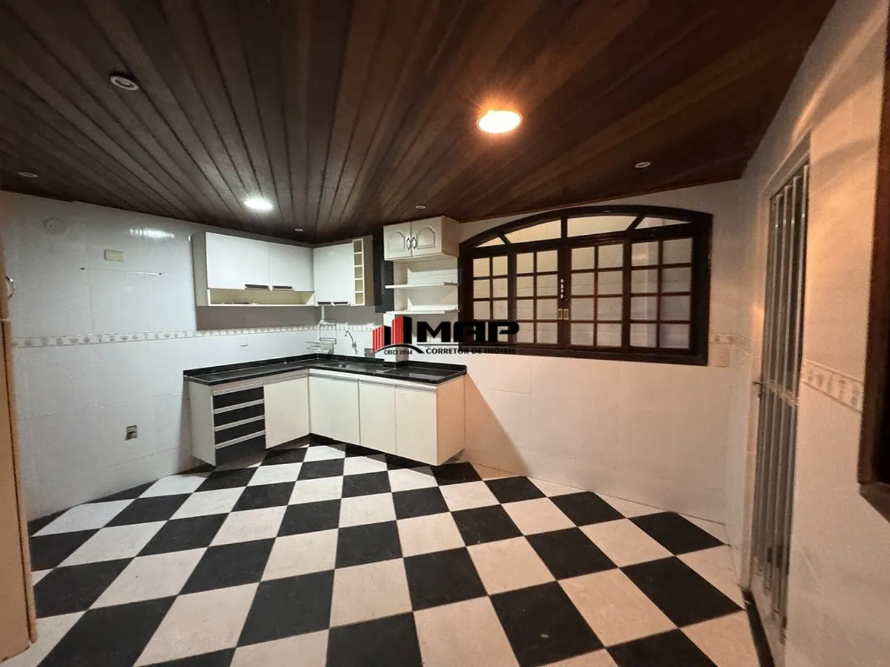 Two-bedroom two-bathroom townhouse-style house — photo 2