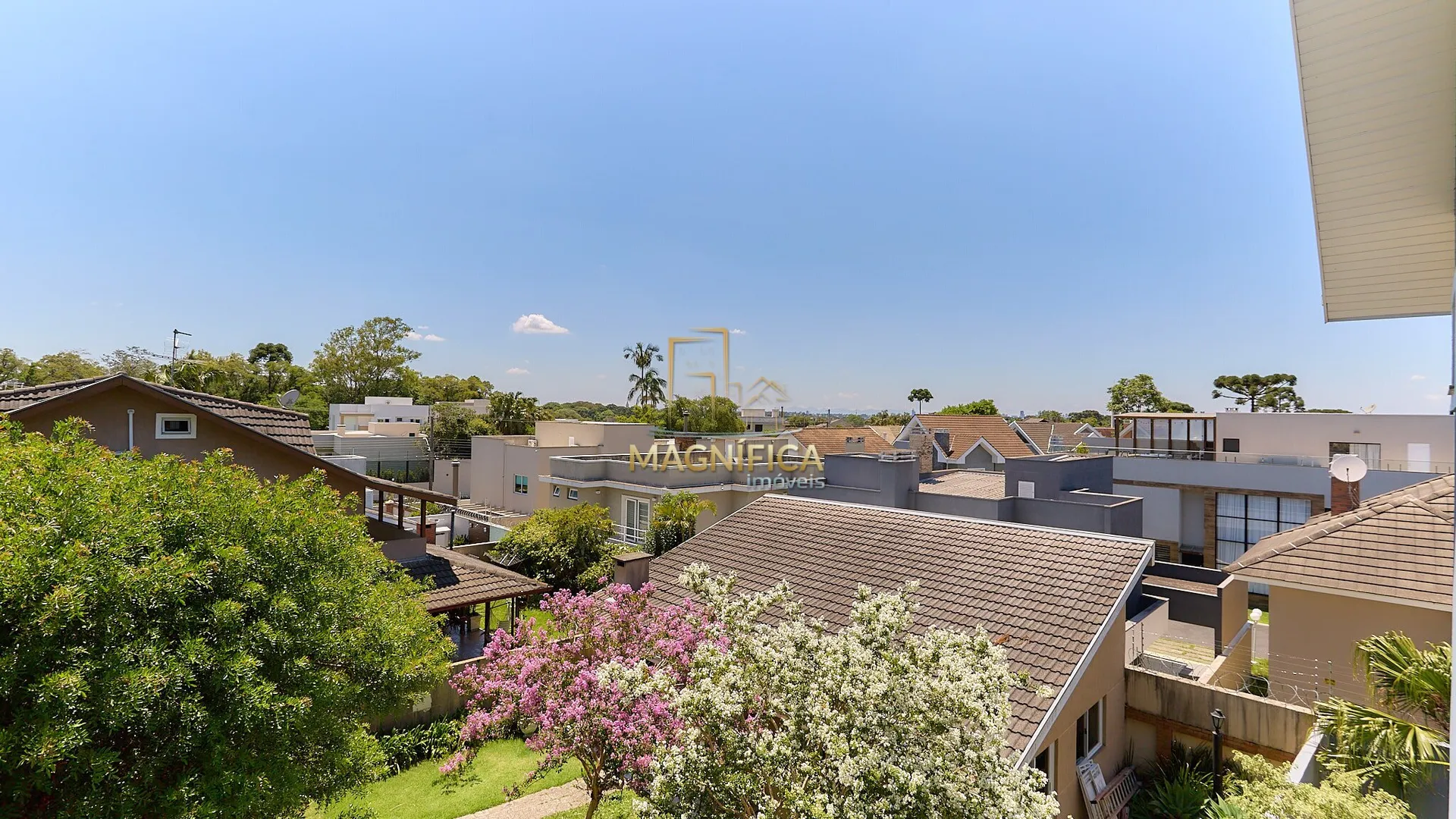 House with 4 bedrooms and 3 en-suite suites, 4 parking spaces — photo 30