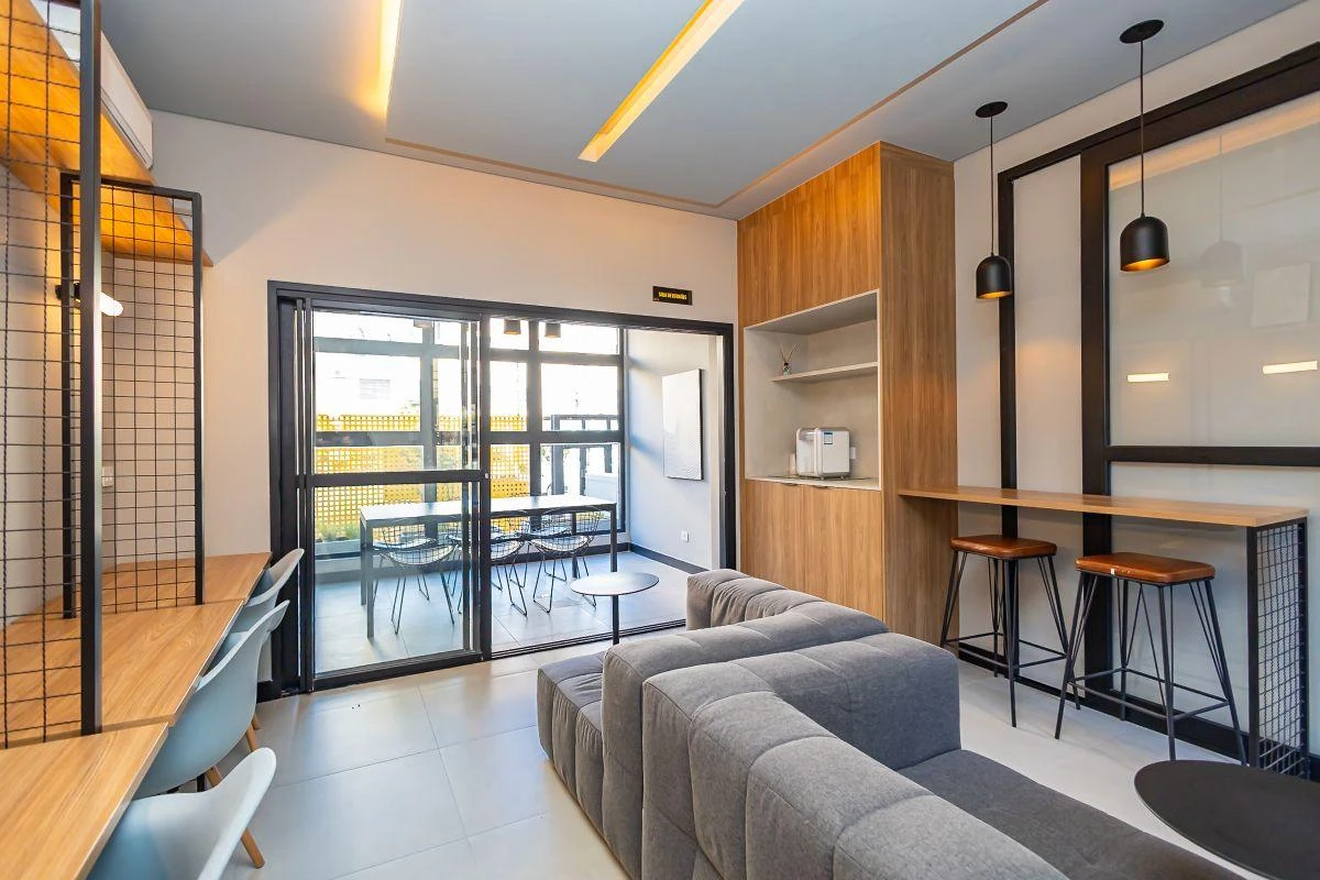 One-bedroom apartment in a building with a gym — photo 12