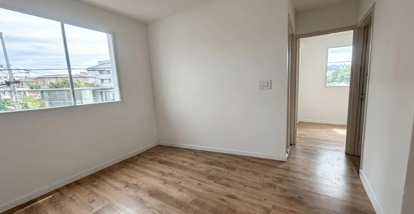 Apartment, 58 m², with wood or laminate floors — photo 3