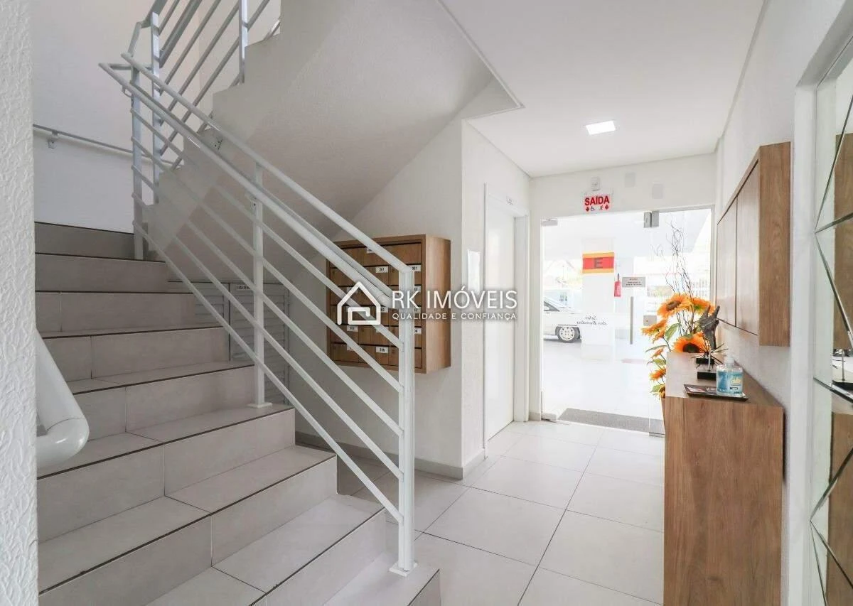 One-bedroom apartment in a building with a pool — photo 21