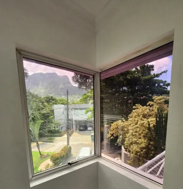 Casa com janelas do piso ao teto, Barra da Tijuca — photo 2