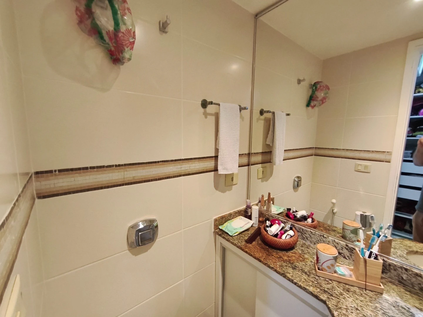 Furnished 2-bedroom apartment 80 m² with parking — photo 11