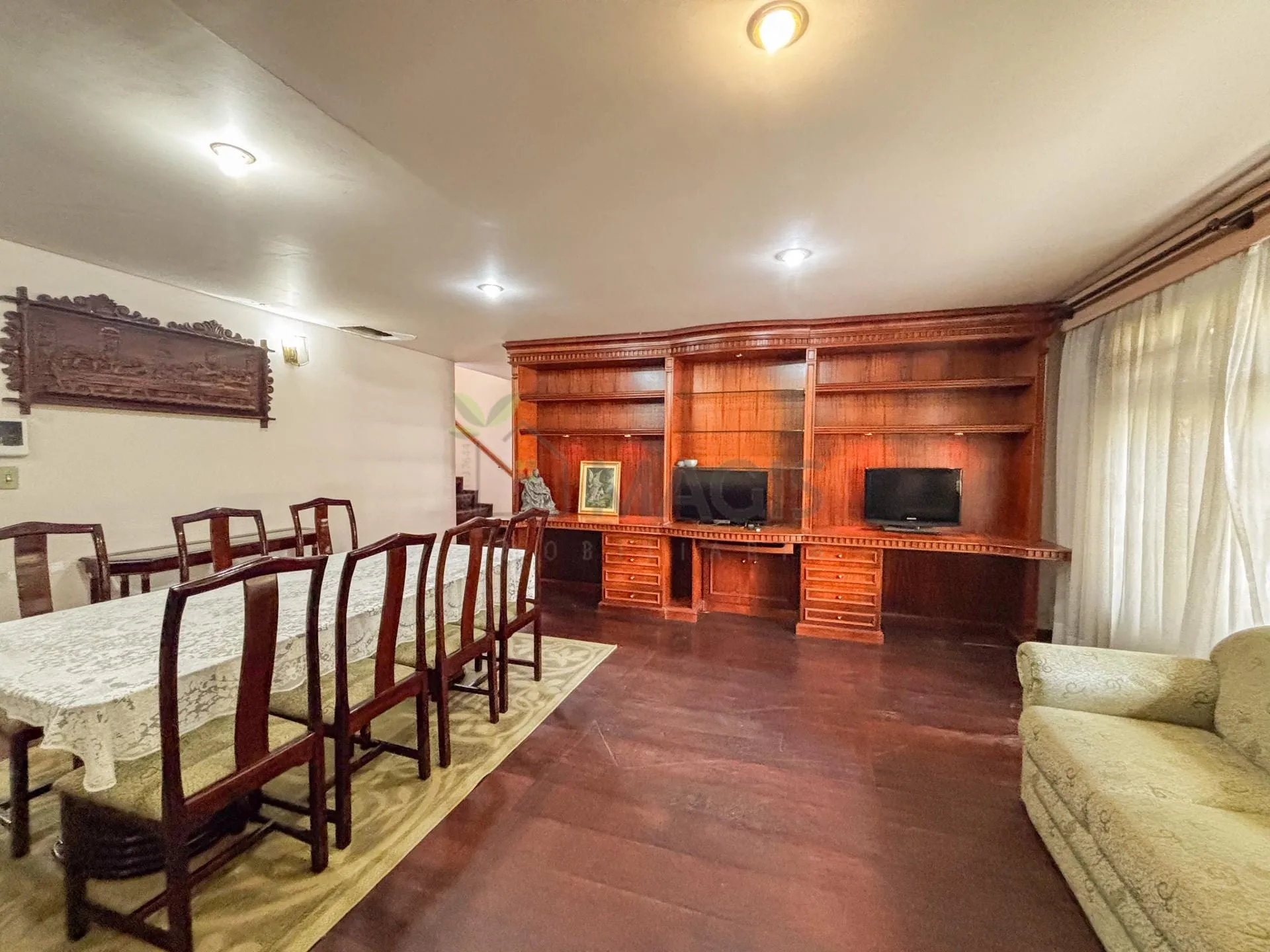 House with 5 bedrooms and 13 parking spaces across 2 floors — photo 62