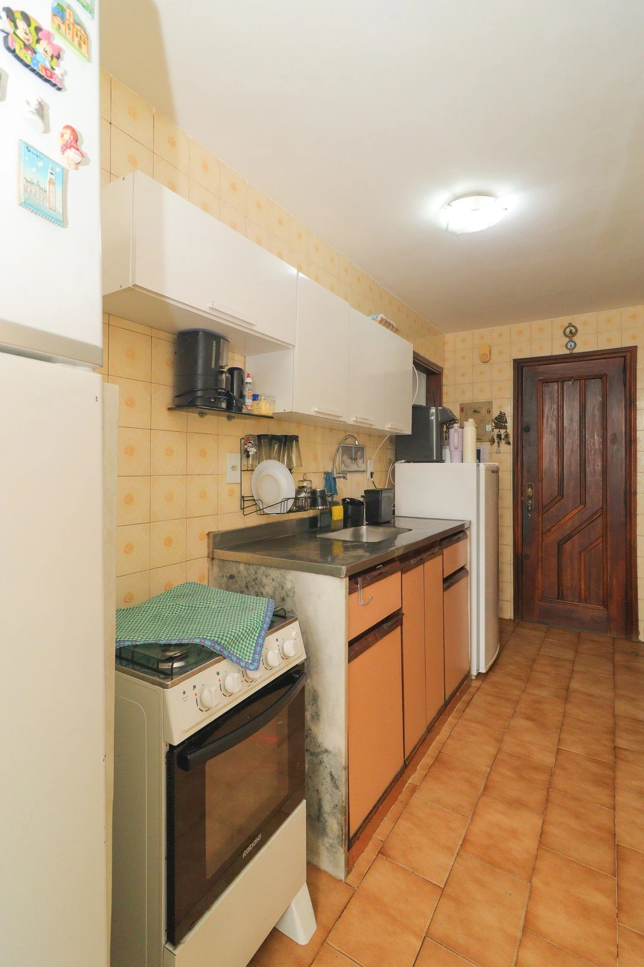 Furnished 3-bedroom apartment with balcony — photo 36
