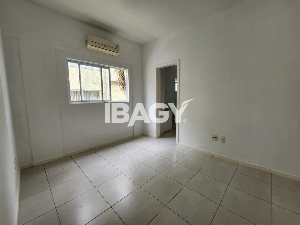 2-bedroom apartment with a mountain view — photo 9