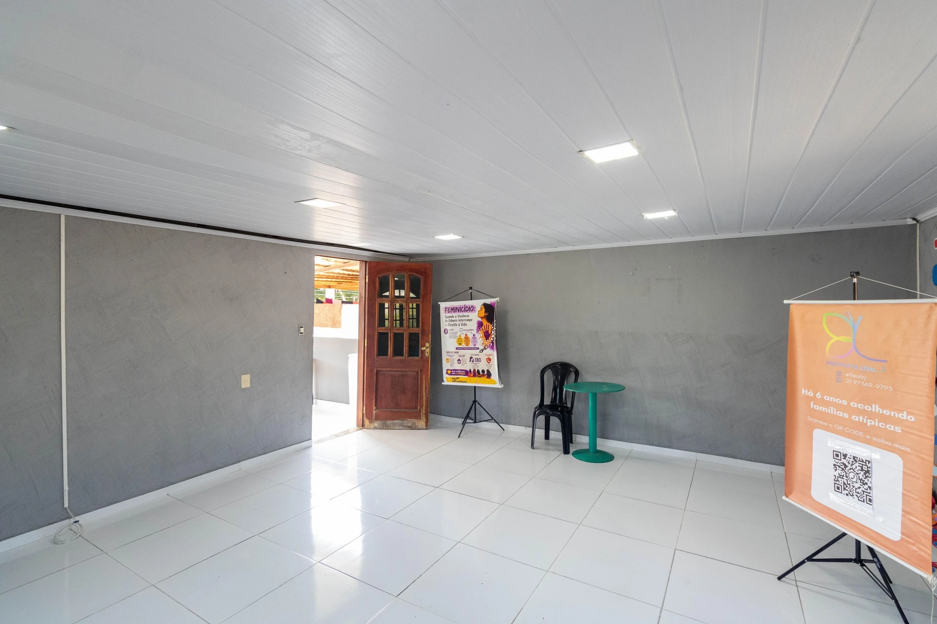 House with 3 bedrooms and a separate kitchen with gas stove — photo 34