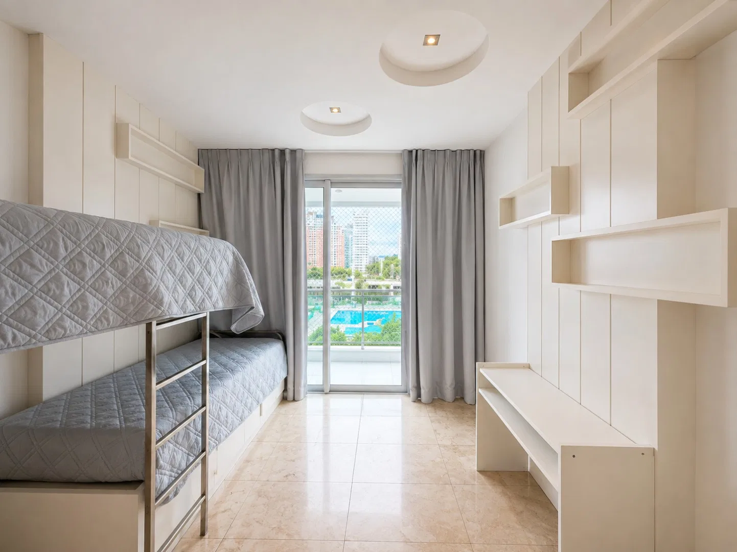 Rental apartment with 4 en-suite bedrooms and 282 m² — photo 9