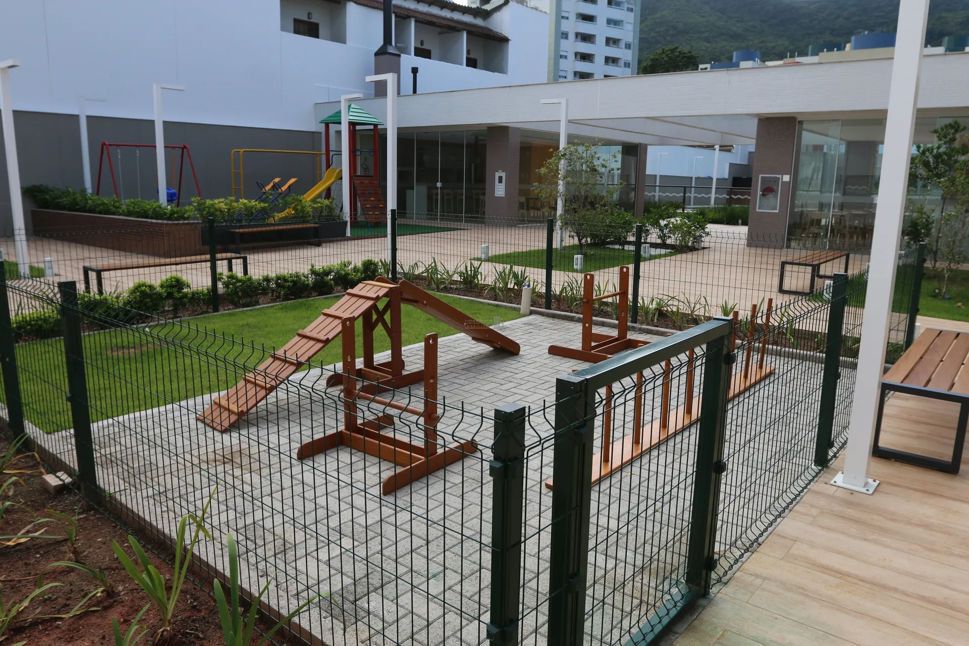 Mountain view in a 2-bedroom apartment, 79 m² — photo 36