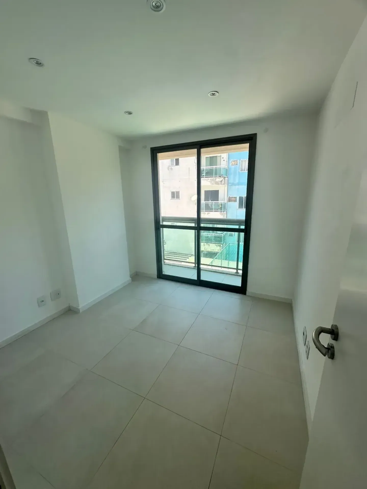 Квартира с 2 спальнями, в доме есть тренажёрный зал — photo 14