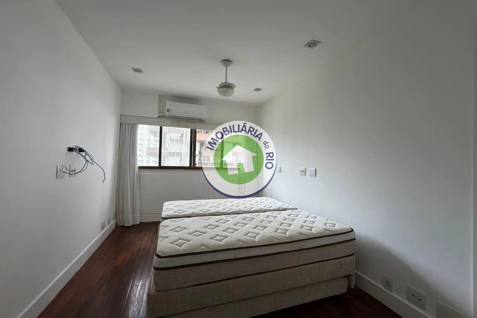 Apartment with 4 bedrooms and 5 bathrooms — photo 37