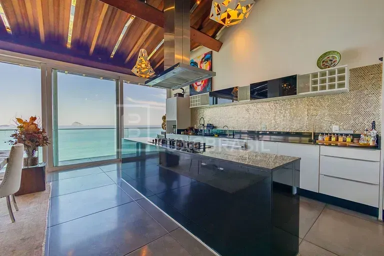 Furnished house with 5 bedrooms and an open-plan kitchen — photo 16