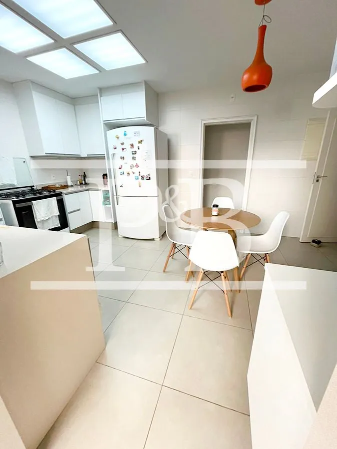 Apartamento de 3 dormitórios, 261 m² e varanda — photo 24