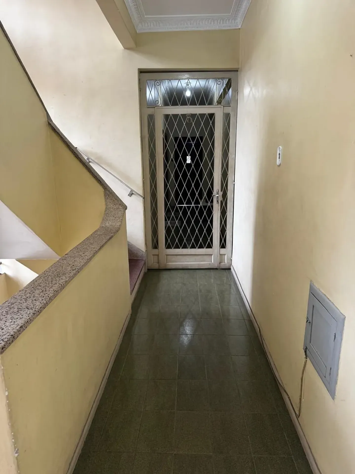 Wood or laminate floors in a 2-bedroom apartment, 65 m² — photo 23
