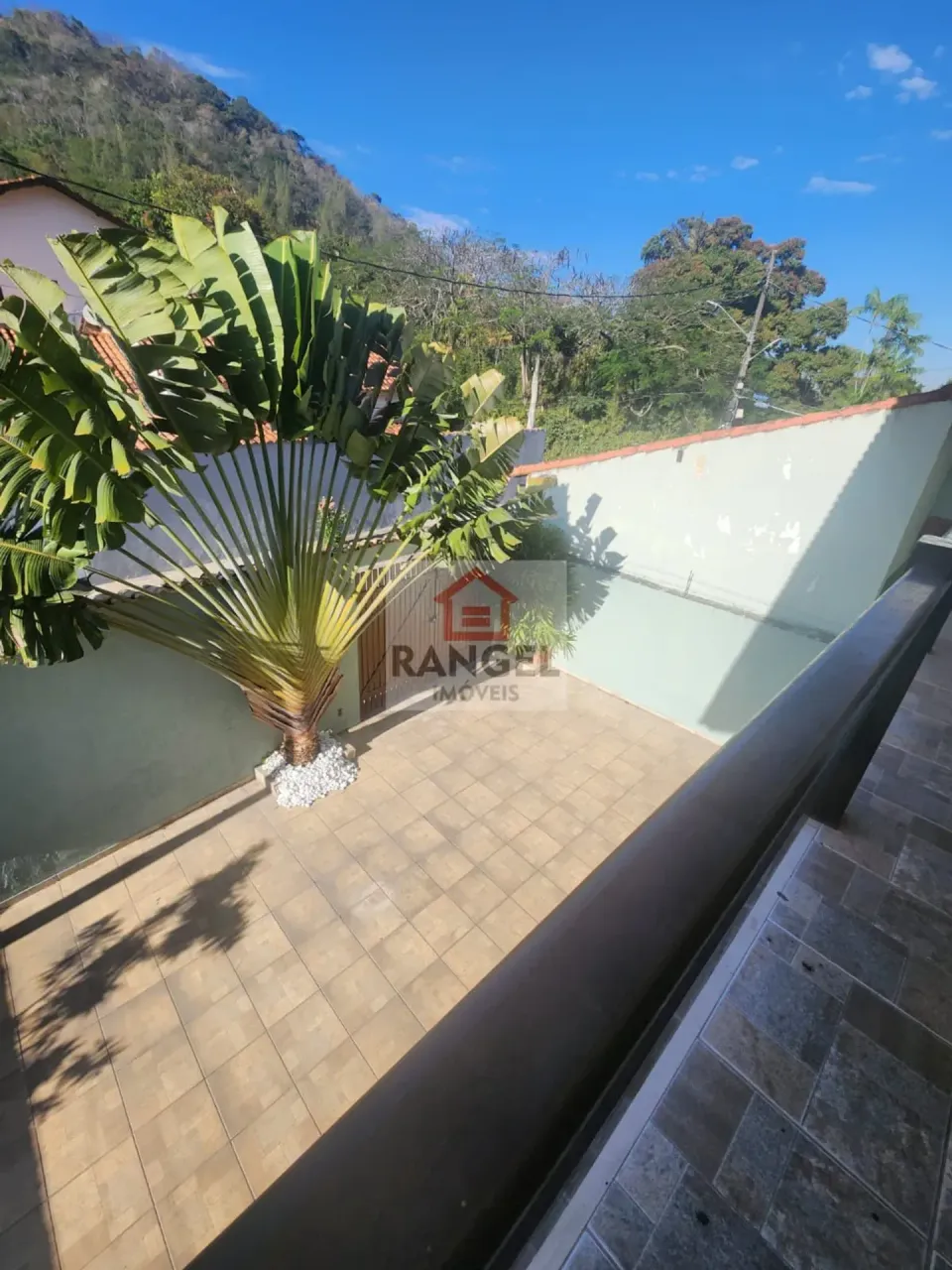 Condominium house with 5 bedrooms and 4 bathrooms — photo 4