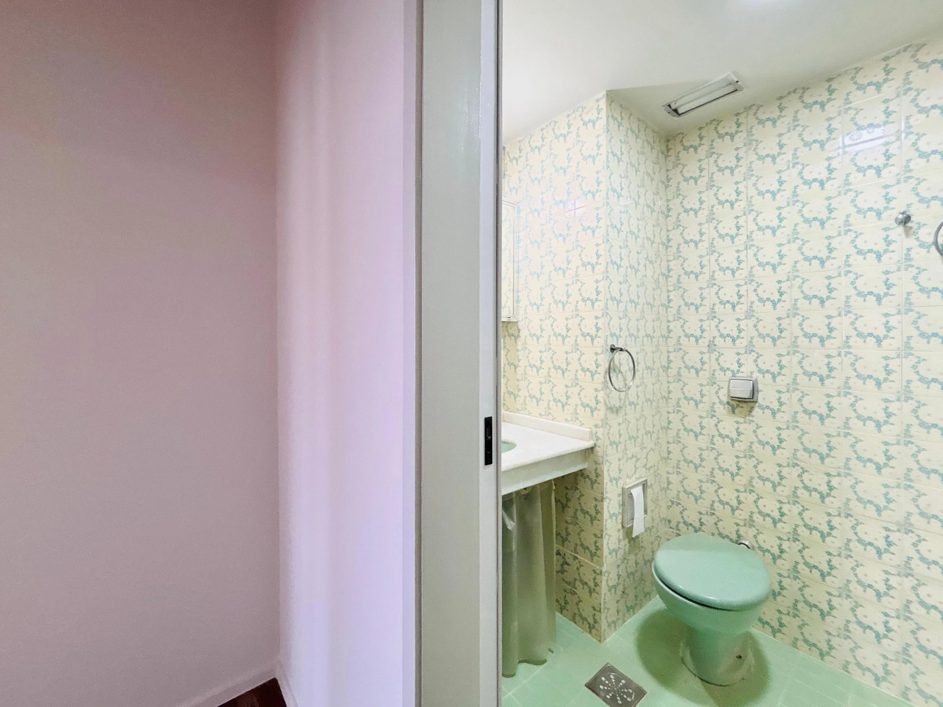 Apartment, 92 m², with wood or laminate floors — photo 20