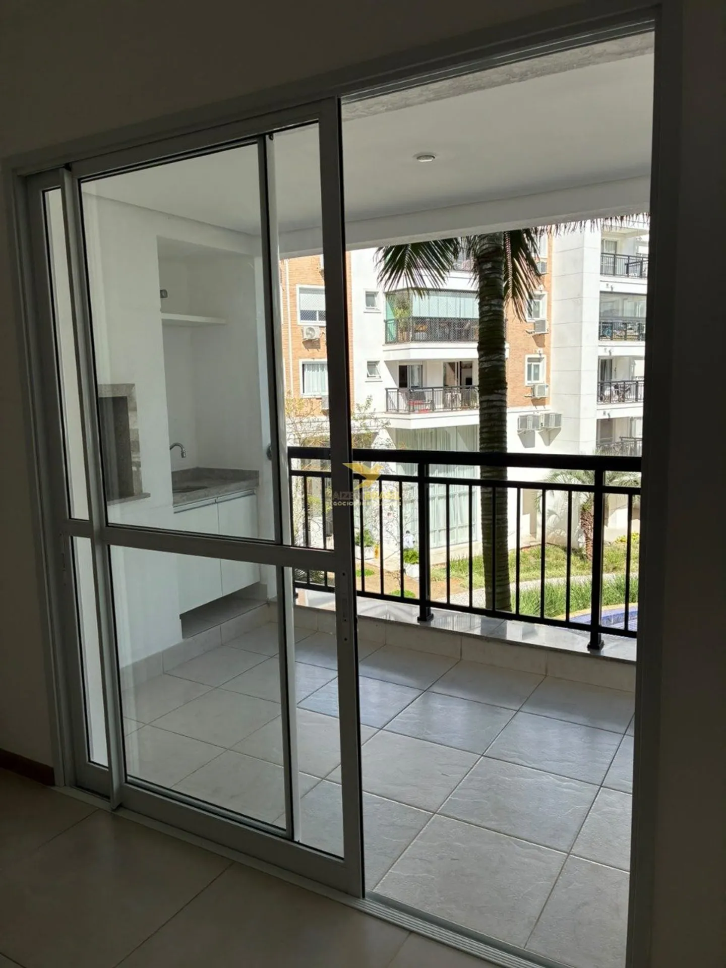 3-bedroom apartment, 1 with its own bathroom, 97 m² — photo 31