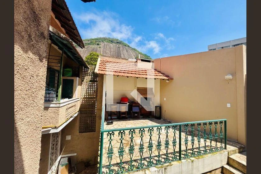 4-bedroom house with a mountain view in Rio de Janeiro — photo 38
