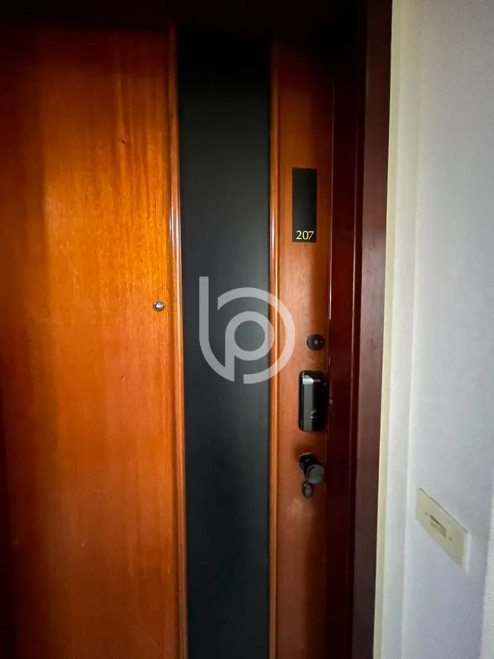 1-bedroom apartment with balcony and 5 parking spaces — photo 17
