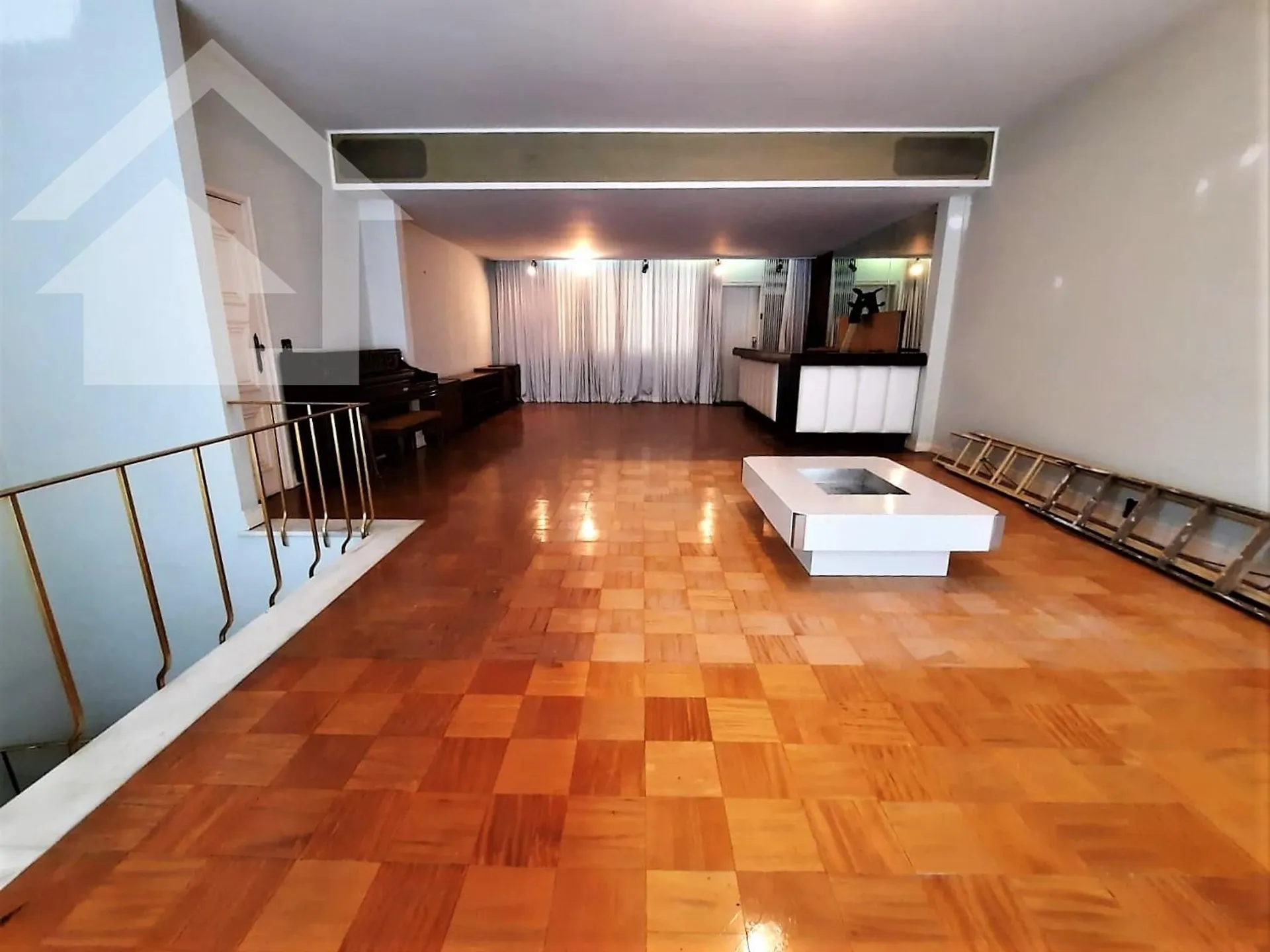 525 m² apartment with a home office and a bathtub — photo 16
